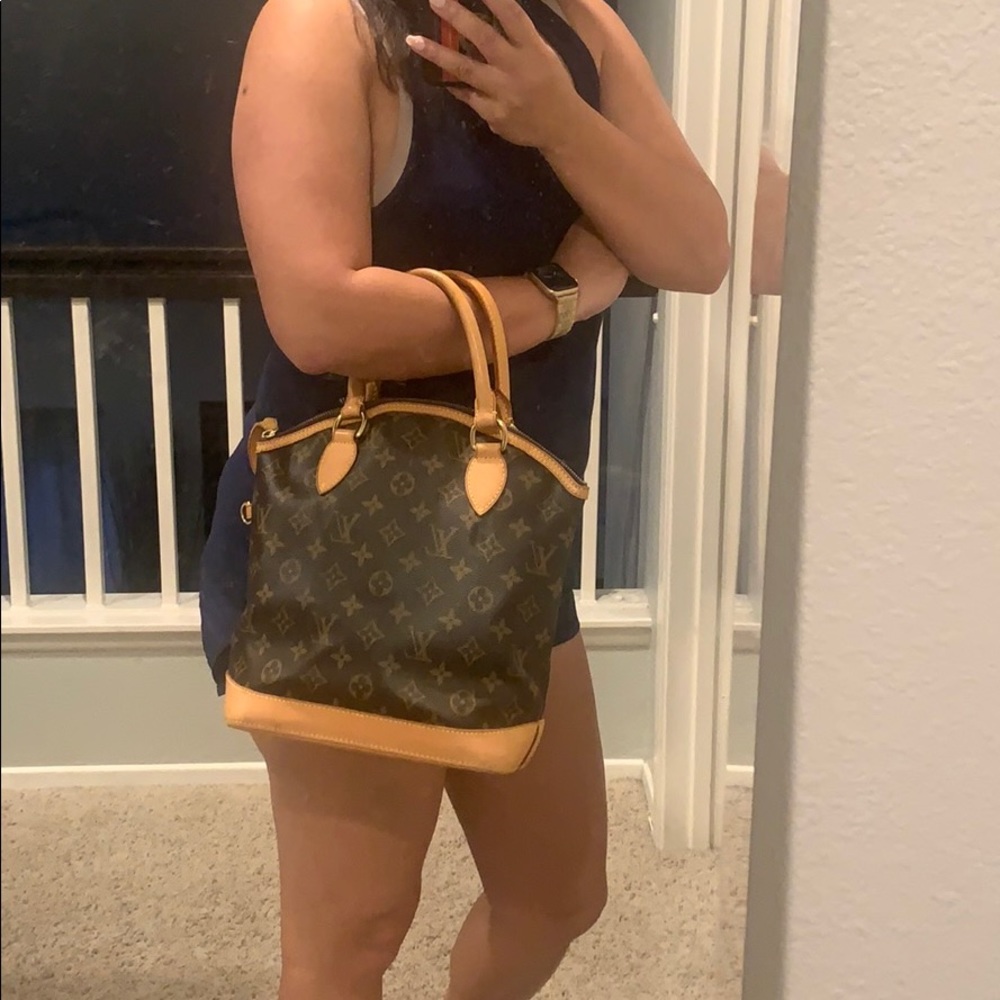 Louis Vuitton Lockit w/ Authentication tag - Picture 7 of 9